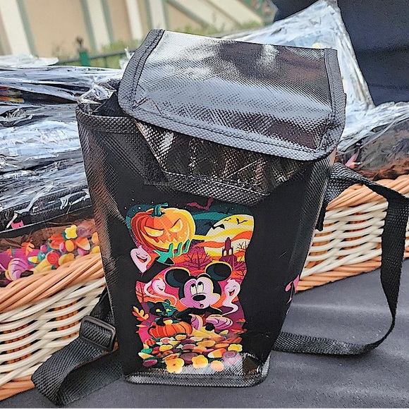 🎃 Magic Key 2023 Oogie Boogie Bash Treat Bag Tote Mickey Halloween - Picture 3 of 4